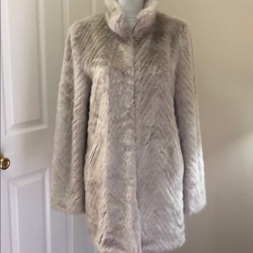 Guess fur jacket 🧥🌸